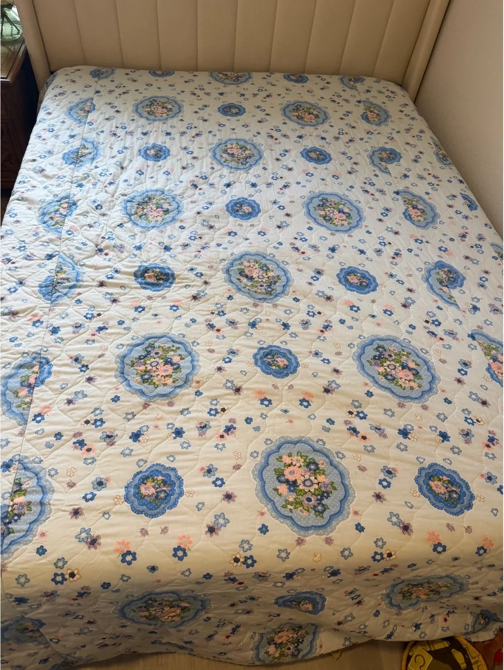 Quilted Vintage blanket coverlet in queen size